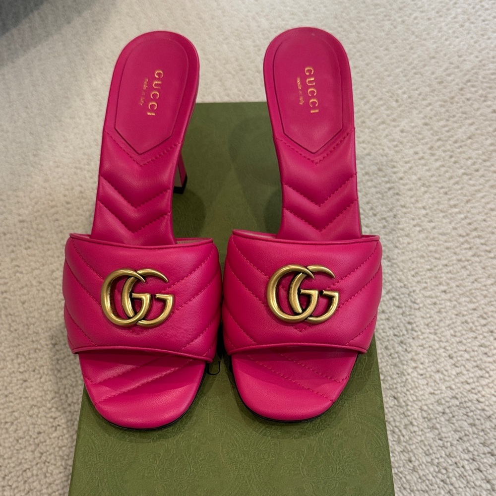 Gucci Fuchsia Heeled Slides with Gold Logo